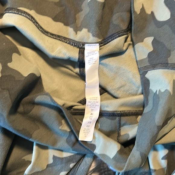 Lululemon align camo legging size 18 - Picture 3 of 4